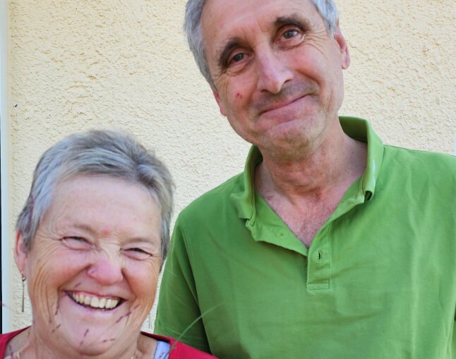 Mann mit grünem TShirt, Frau mit roten TShirt