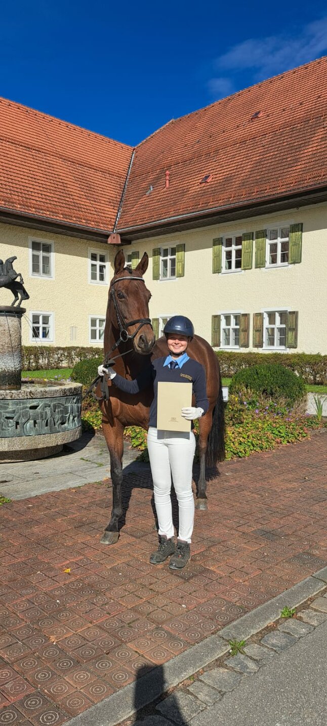 2024-11-14 Schwaiganger Linda Hiesinger Abschluss